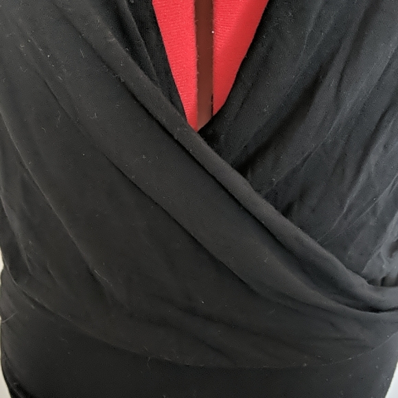 Plunging neckline halter top - Picture 3 of 4